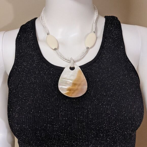 Reversable shell necklace - Picture 7 of 11